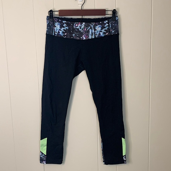 lululemon athletica Pants - Lululemon Pace Rival Cropped Leggings Floral Sport White Multi / Black Size 4